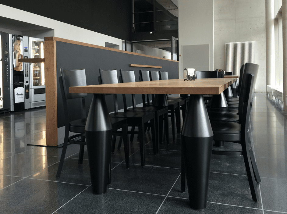 Hochschule Ingolstadt Restaurant; Tischfußdetail